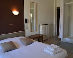 Hotel De La Colombiere (Chalon-sur-Saône, Fransa)