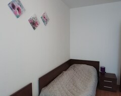 Hele huset/lejligheden 4 Fully Furnished 2 Bed Self-catering Apartment - A Stones Throw From Gondola (Bansko, Bulgarien)