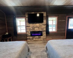 Entire House / Apartment Your Home Away From Home At An Adventure Friendly Park! (Ozark, USA)