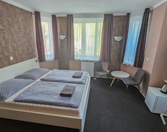 Khách sạn Hotel Almond (Teplice, Cộng hòa Séc)