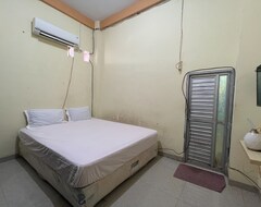 Khách sạn Oyo 93683 Kost Naura (Makassar, Indonesia)
