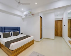 Khách sạn Collection O Hotel S. S. Plaza (Surat, Ấn Độ)
