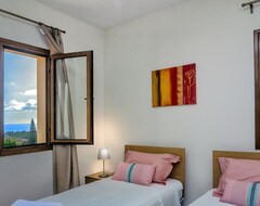 Koko talo/asunto Cozy 2 Bedm Villa,Prime Location Coral Bay,Large Pool,Jacuzzi/sauna,Table Tennis (Peyia, Kypros)