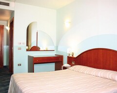 Hotel Porto Azzurro (Sirmione, İtalya)