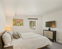 Cijela kuća/apartman New Listing! Ski-in, Ski-out W/ Pool 2 Bedroom Condo (Aspen, Sjedinjene Američke Države)