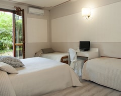 Khách sạn Hotel Monti (Lamporecchio, Ý)