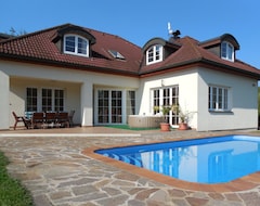 Toàn bộ căn nhà/căn hộ Welcome To Our Luxury Holiday House Vila Plana Nad Luznici. (Tabor, Cộng hòa Séc)