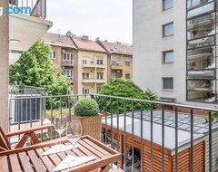 Cijela kuća/apartman Homey Apartment With Ac And Balcony (Budimpešta, Mađarska)