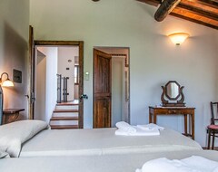 Toàn bộ căn nhà/căn hộ Secluded Luxury Villa With Private Pool & Jacuzzi In Tuscany. Panoramic Views (Radicofani, Ý)