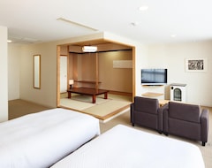 Sunsky Hotel (Kitakyushu, Japan)