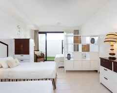 Casa/apartamento entero Paradise Suite Luxury Apt. / 3 Heated Pools / Pool Bar / Wifi / Near Beach (Adeje, España)