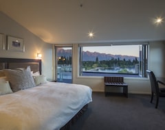 Entire House / Apartment Shotover Penthouse & Spa By Staysouth (Queenstown, New Zealand)