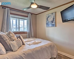 Entire House / Apartment Beech Mountain Condo With Resort Perks And Views! (Beech Mountain, USA)