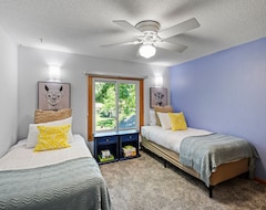Entire House / Apartment Oh Deer Garden Retreat (Maple Grove, USA)