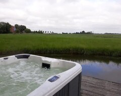 Toàn bộ căn nhà/căn hộ Prive Jacuzzi Cows Dairyfarm Relaxing Sleeping (Franekeradeel, Hà Lan)