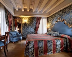 Hotelli Torre Dell'Orologio Suites (Venetsia, Italia)