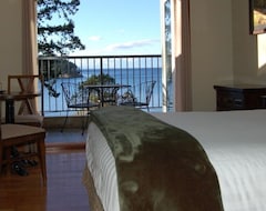 Hotel Oceanview Queen Bedroom - Mayne Island Resort (Mayne Island, Canadá)