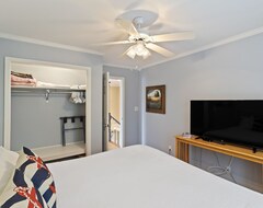 Hele huset/lejligheden Great For Families! Resort Amenity Access, Golf Cart, 100 Yards To Beach. (Isle of Palms, USA)
