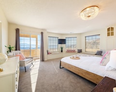 Cijela kuća/apartman Breathtaking Views W/ Hot Tub + Game Room! Sleeps 12 (Yucca Valley, Sjedinjene Američke Države)