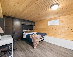 Casa/apartamento entero Entire Huge Luxury Cottage Waterfront With Hot Top And Sauna (Orillia, Canadá)