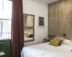 Otel AinB Born-Dames Apartments (Barselona, İspanya)