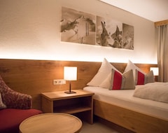 Khách sạn Quality Hosts Arlberg Hotel Garni Mossmer (St. Anton am Arlberg, Áo)