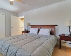 Casa/apartamento entero Expansive Home W/ Wrap Around Deck, Full Kitchen, Access To Clubhouse Amenities! (Harbor Springs, EE. UU.)