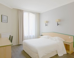 Hotel Briand (Levallois-Perret, France)
