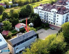 Koko talo/asunto Przytulne Mieszkanie (parking I Klimatyzacja) (Konstancin-Jeziorna, Puola)
