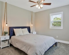 Cijela kuća/apartman Updated 4 Bedroom Home W/ Patio Near Golf Course! (Derby, Sjedinjene Američke Države)