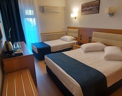 Khách sạn Blue Port Hotel (Burhaniye, Thổ Nhĩ Kỳ)