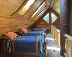 Cijela kuća/apartman Stunning Log Cabin Getaway Near Lake Beulahhot Tubpool Tablegrill (Mukwonago, Sjedinjene Američke Države)