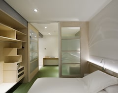 Hotel Ako Suites (Barcelona, Spain)
