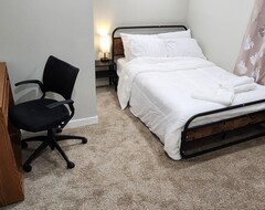 Casa/apartamento entero Cozy 2 Bedroom Suites In Transcona (Winnipeg, Canadá)