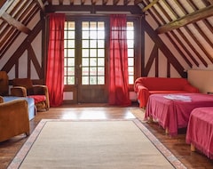 Toàn bộ căn nhà/căn hộ 5 Bedroom Accommodation In Beaumontel (Beaumontel, Pháp)