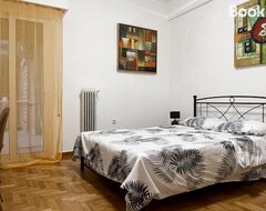 Koko talo/asunto 3-bedroom Parkside Apartment (Ateena, Kreikka)