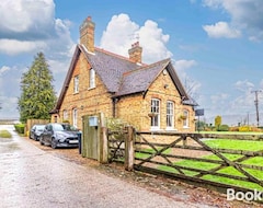 Koko talo/asunto Farm Cottage (Aldbury, Iso-Britannia)