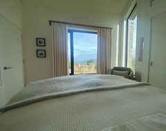 Cijela kuća/apartman Ocean Front Home With Spectacular Views Overlooking Mannin Bay (Claddaghduff, Irska)