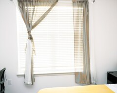 Cijela kuća/apartman Regal Apt With King & Queen Bed For Long-term Stay (Whitestown, Sjedinjene Američke Države)