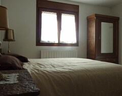 Toàn bộ căn nhà/căn hộ Casa Mariano For 6 People (possibility Of 8 In Extra Bed And Cots) (Turégano, Tây Ban Nha)
