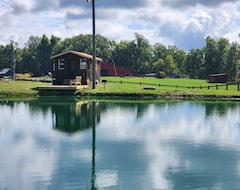 Entire House / Apartment Tiny Cabin At The Pond (Stanton, USA)