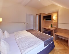 Hotelli Comfort Room Shower / Wc / Balcony - Hotel-restaurant Sankt Maximilian - Wine House (Bernkastel-Kues, Saksa)