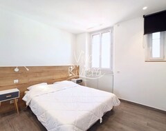 Hotel Moderna Hoche (Cannes, France)