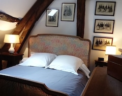 Hotel Rustic Farmhouse In The Village Center, Immediate Vicinity Of The Commercial Café (Buire-le-Sec, France)