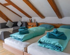 Hotel Chrona Bed & Breakfast (Jenaz, Schweiz)