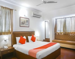 OYO 5630 Beverly Hills Hotel (Pune, Hindistan)