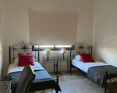 Tüm Ev/Apart Daire Luxury 3 Bedroom Villa With Pool And Gardens (Koúklia, Kıbrıs)