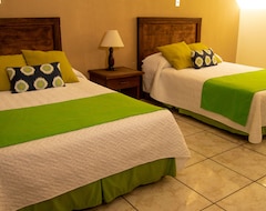 Hotel Valle Dorado Resort & Parque Acuático (Río Hondo, Guatemala)