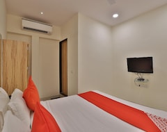 Oyo 42957 Hotel Radhanand (Ahmedabad, Indija)