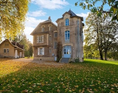 Toàn bộ căn nhà/căn hộ Majestic Villa In Pouru-saint-remy With Garden (Pouru-Saint-Remy, Pháp)